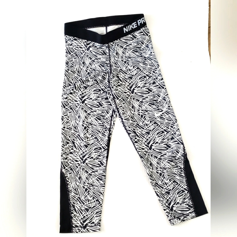 Nike Women's Pro Cropped Leggings